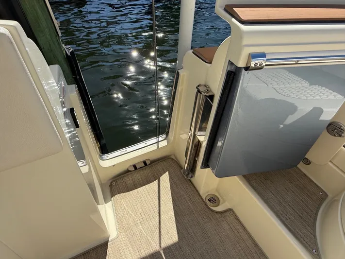 Yacht Photos Pics 2023 CHRIS-CRAFT 31 LAUNCH GT - Image 5