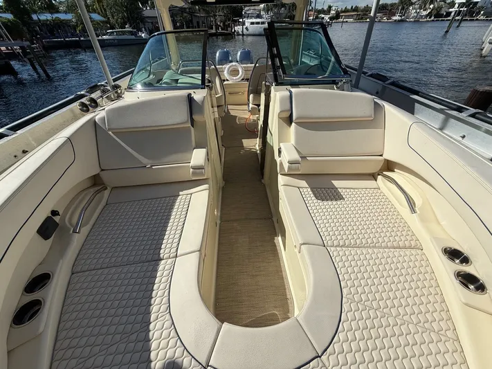  Yacht Photos Pics 2023 CHRIS-CRAFT 31 LAUNCH GT - Image 1