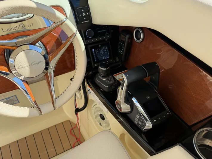  Yacht Photos Pics 2023 CHRIS-CRAFT 31 LAUNCH GT - Image 3