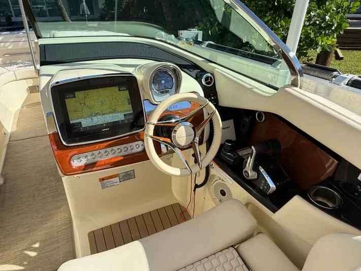  Yacht Photos Pics 2023 CHRIS-CRAFT 31 LAUNCH GT - Image 4