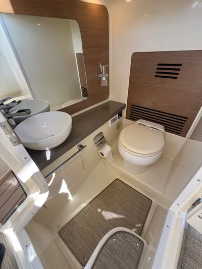  Yacht Photos Pics 2023 CHRIS-CRAFT 31 LAUNCH GT - Image 7