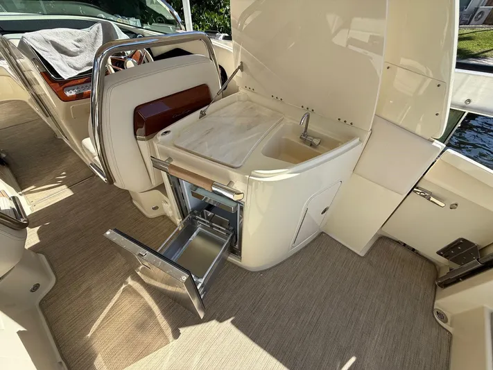  Yacht Photos Pics 2023 CHRIS-CRAFT 31 LAUNCH GT - Image 12