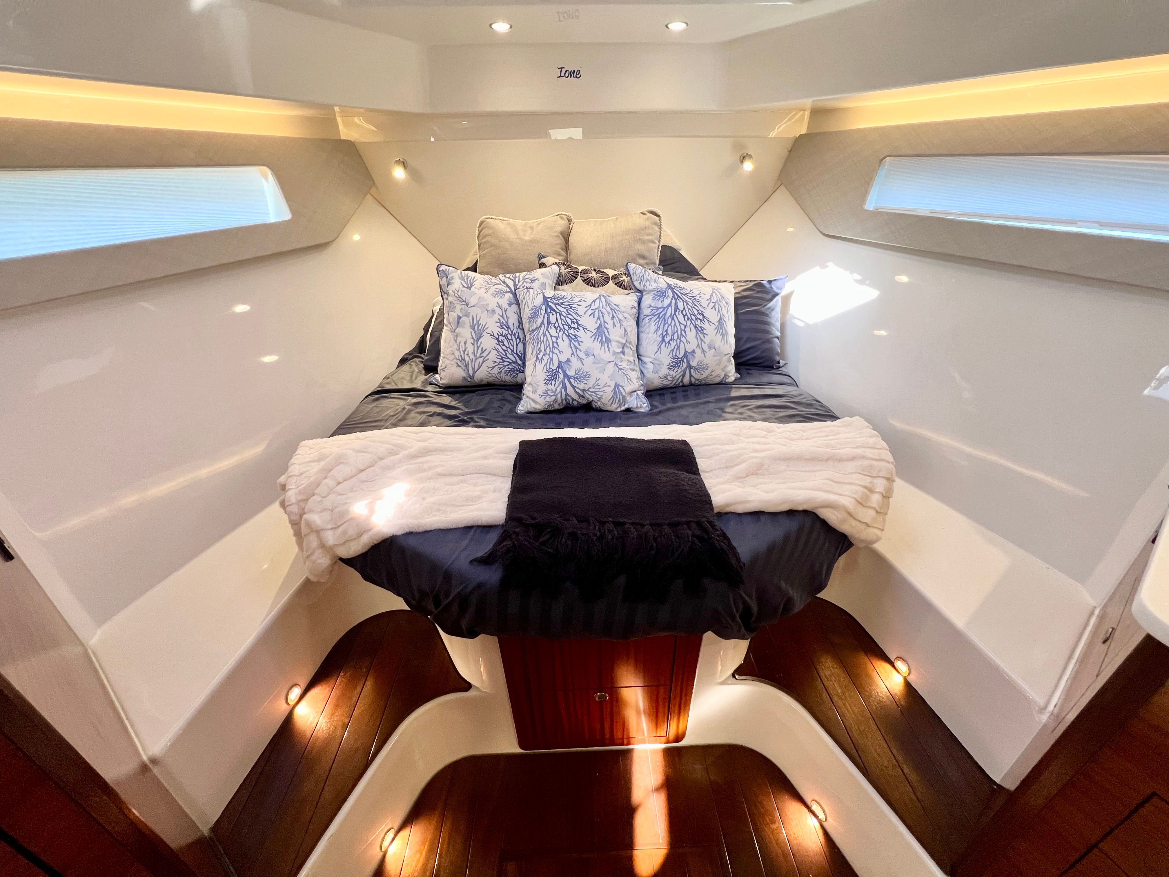 Yacht Photo 35