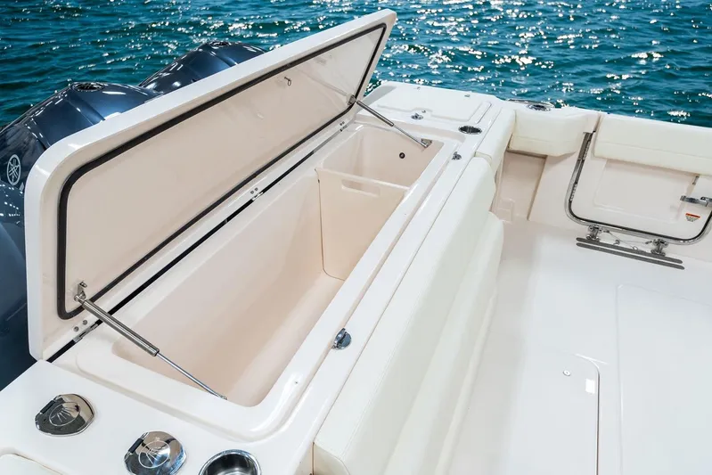  Yacht Photos Pics Manufacturer Provided Image