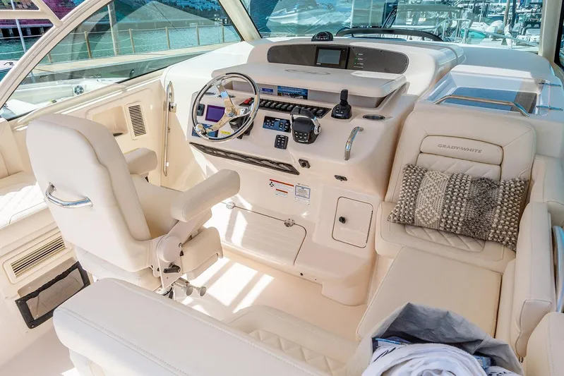  Yacht Photos Pics Manufacturer Provided Image