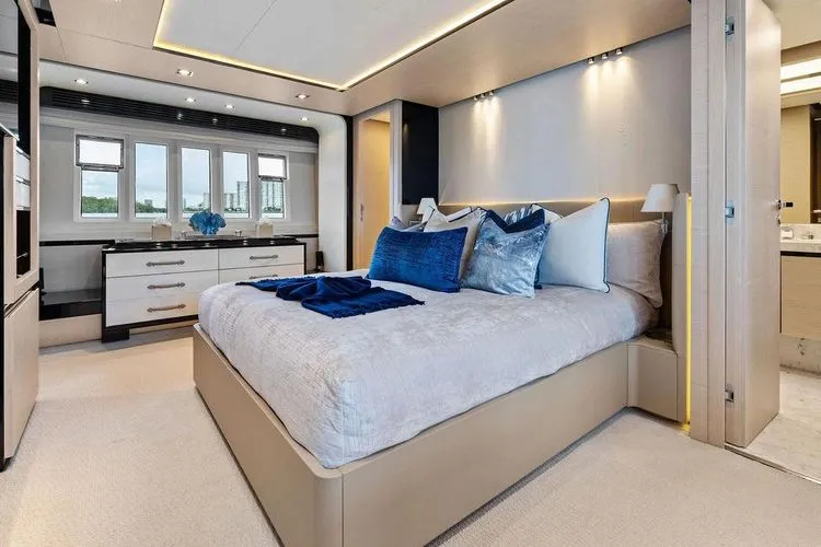 Deep Blue Yacht Photos Pics 2018 Azimut Flybridge - Image 68