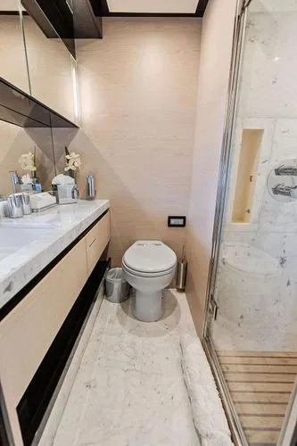 Deep Blue Yacht Photos Pics 2018 Azimut Flybridge - Image 65