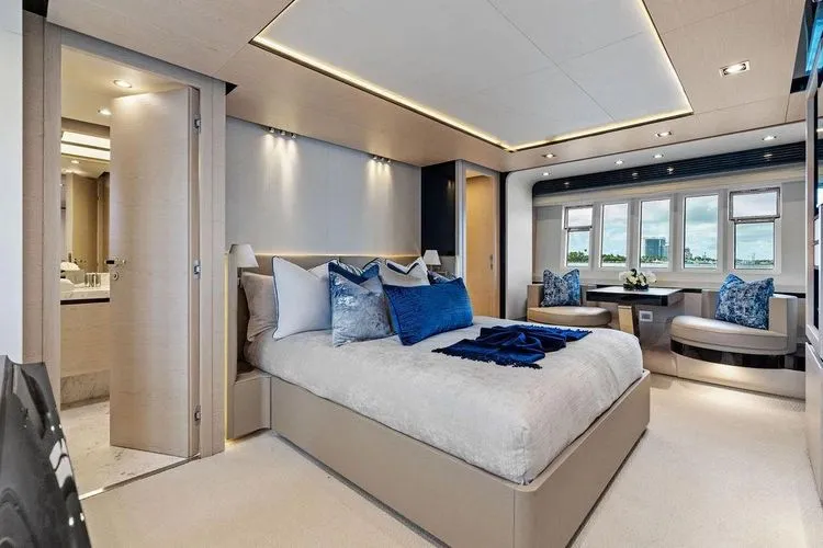 Deep Blue Yacht Photos Pics 2018 Azimut Flybridge - Image 7