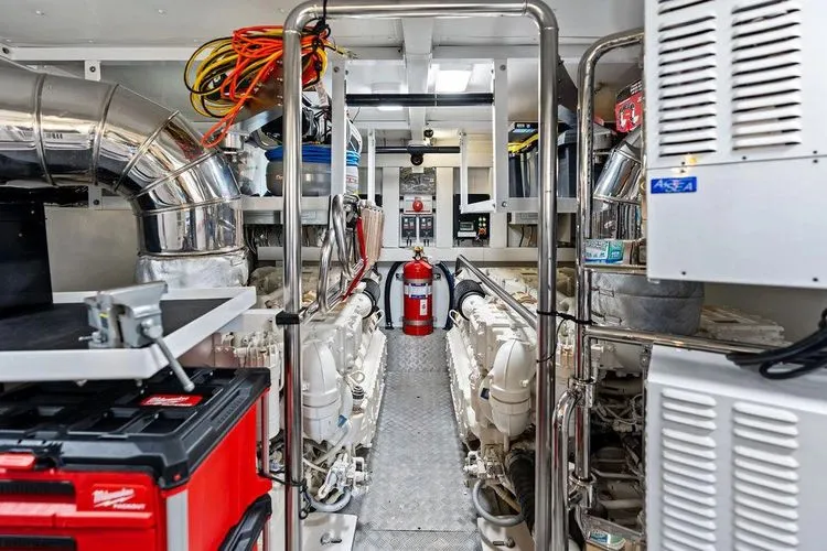 Deep Blue Yacht Photos Pics 2018 Azimut Flybridge - Image 8