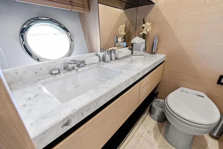 Deep Blue Yacht Photos Pics 2018 Azimut Flybridge - Image 66