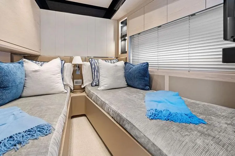 Deep Blue Yacht Photos Pics 2018 Azimut Flybridge - Image 76