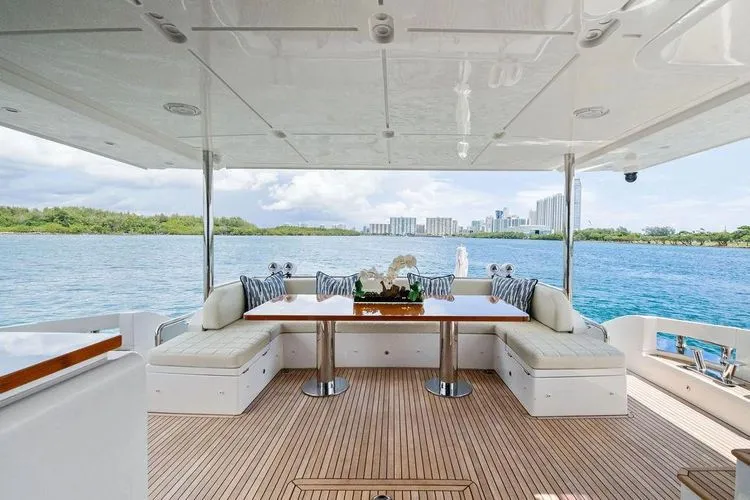 Deep Blue Yacht Photos Pics 2018 Azimut Flybridge - Image 30