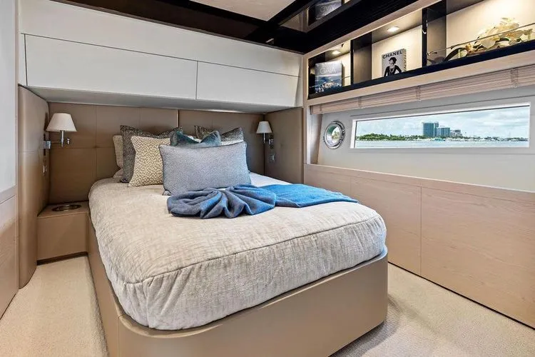 Deep Blue Yacht Photos Pics 2018 Azimut Flybridge - Image 63