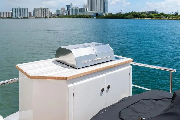 Deep Blue Yacht Photos Pics 2018 Azimut Flybridge - Image 22