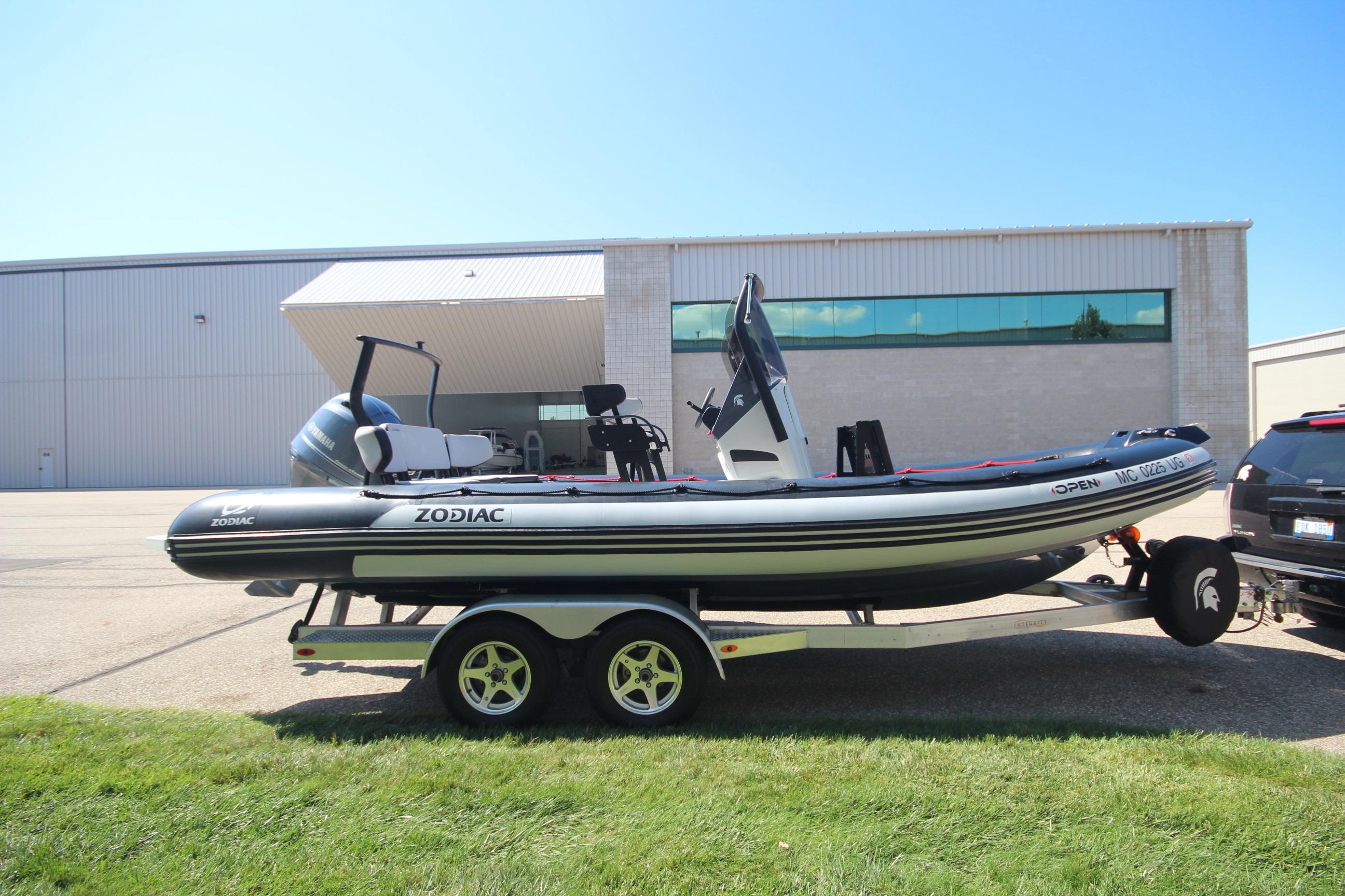 Zodiac Open 7 NEO w/ Trailer