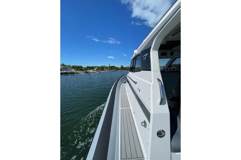  Yacht Photos Pics US Delivery Photo - May 2025