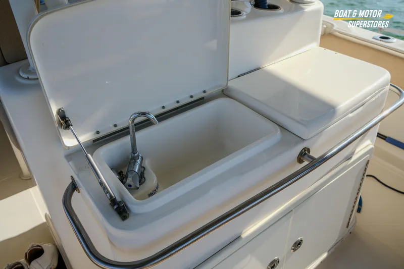  Yacht Photos Pics 2018 Key West Billistic 351 Center Console boat sink and storage area.