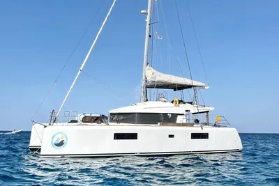 Lagoon 52