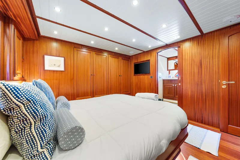 Island Girl Yacht Photos Pics 