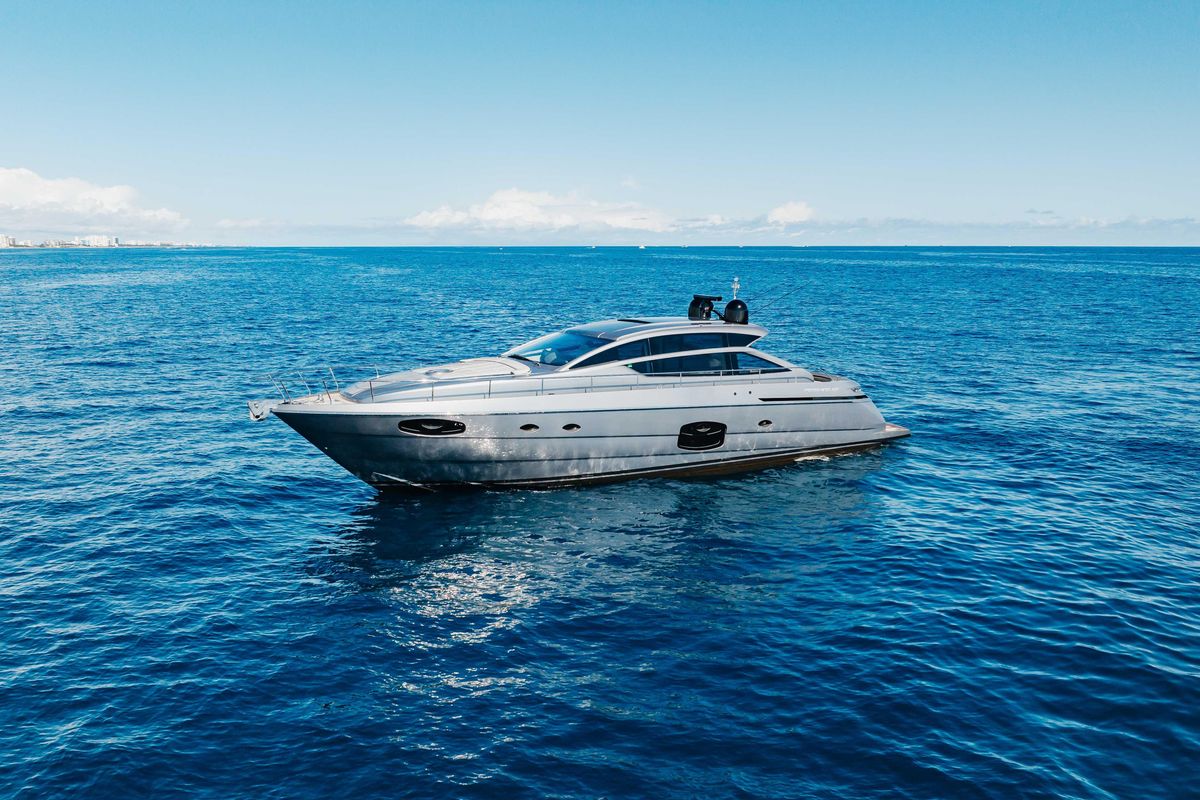 2016 Pershing 62 
