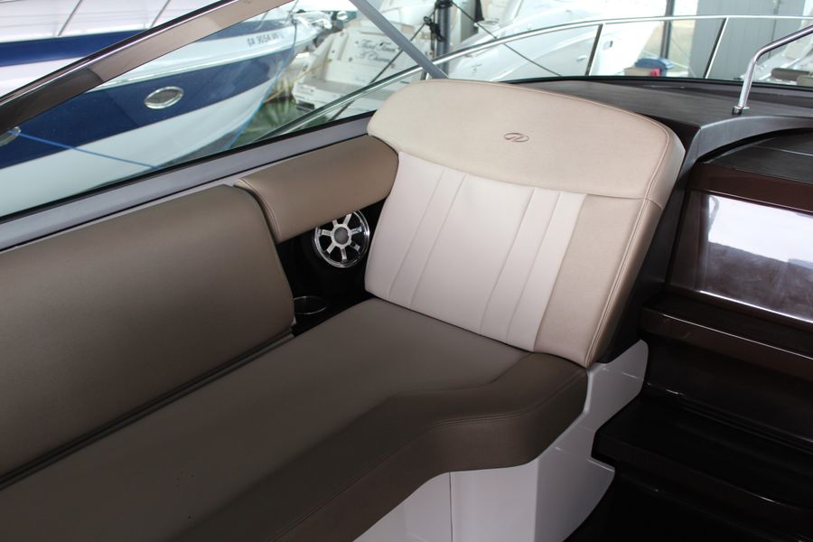 2014 Regal 32 Express