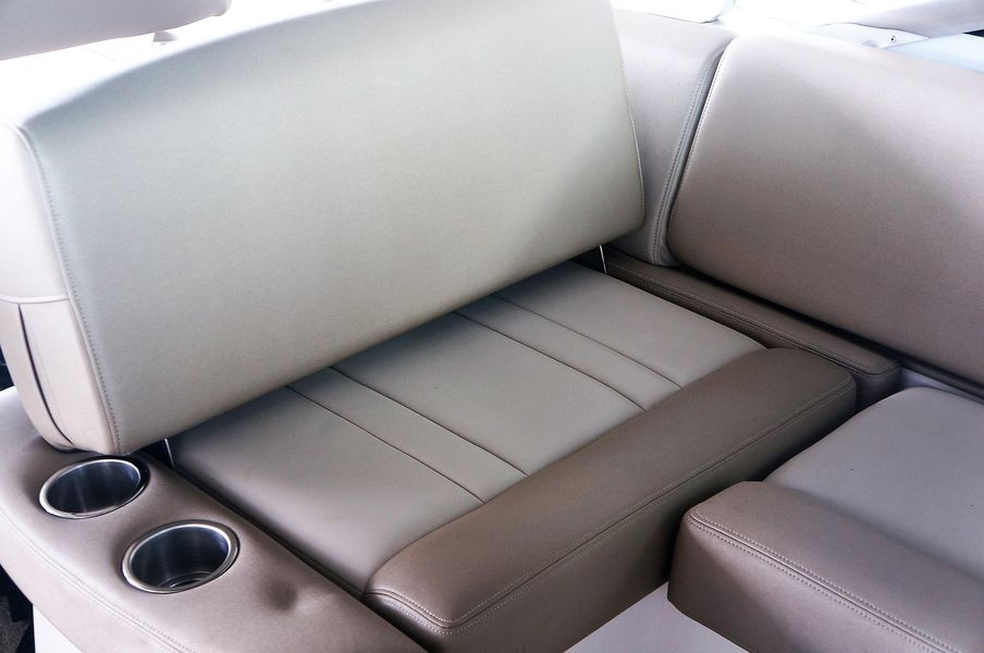 2014 Regal 32 Express