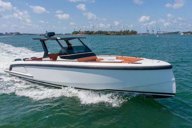 2021-40-vanquish-yachts-vq40