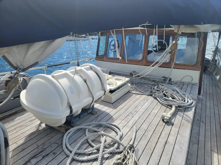 Maisie Rose Yacht Photos Pics 1984 Custom Kuipper NV Holland sailboat deck with ropes and life raft.
