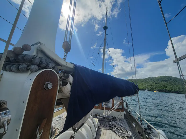 Maisie Rose Yacht Photos Pics Sailing yacht Kuipper NV Holland 1984 on calm waters under a clear blue sky.