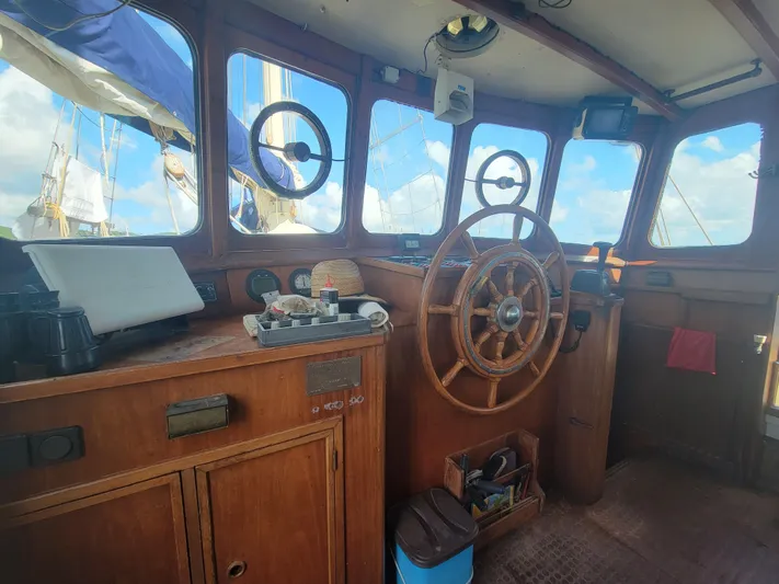 Maisie Rose Yacht Photos Pics Vintage 1984 Kuipper NV Holland boat interior with wooden steering wheel and nautical equipment.