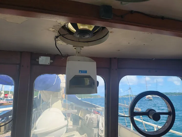 Maisie Rose Yacht Photos Pics Interior of 1984 Kuipper NV Holland boat with steering wheel and ceiling fan.