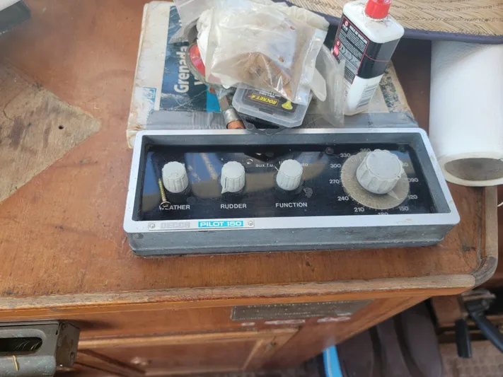 Maisie Rose Yacht Photos Pics Vintage 1984 Kuipper NV Holland control panel with knobs on a wooden surface.