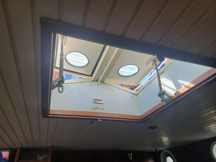 Maisie Rose Yacht Photos Pics Open hatch on 1984 Custom Kuipper NV Holland boat, interior view.