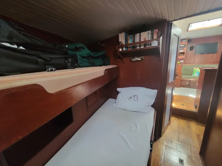 Maisie Rose Yacht Photos Pics Cozy 1984 Kuipper NV Holland boat cabin with bunk beds and wooden interior.
