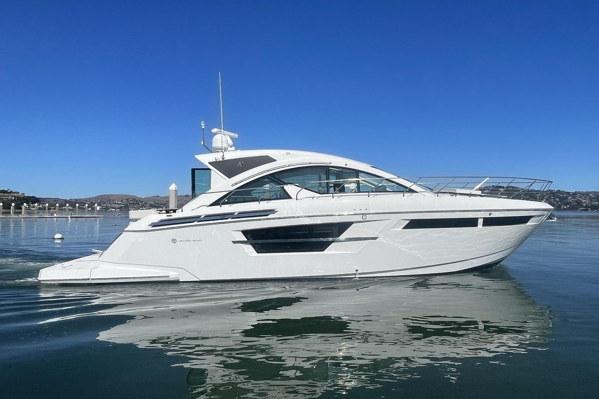 2019 Cruisers Yachts 53 
