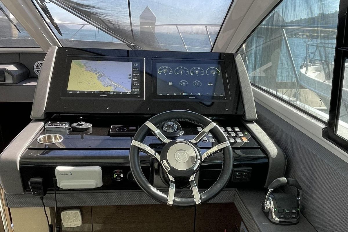 2019 Cruisers Yachts 53 