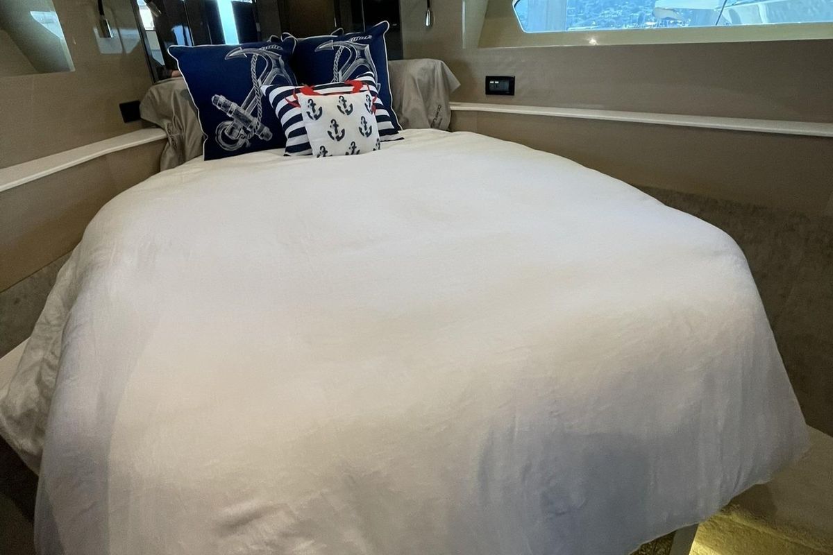 2019 Cruisers Yachts 53 
