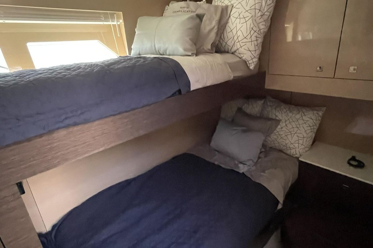 2019 Cruisers Yachts 53 