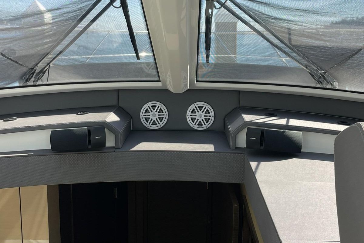 2019 Cruisers Yachts 53 