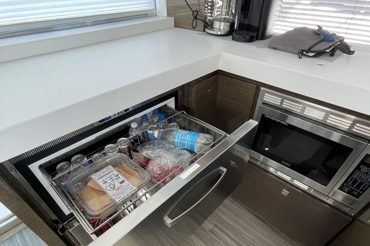 2019 Cruisers Yachts 53 