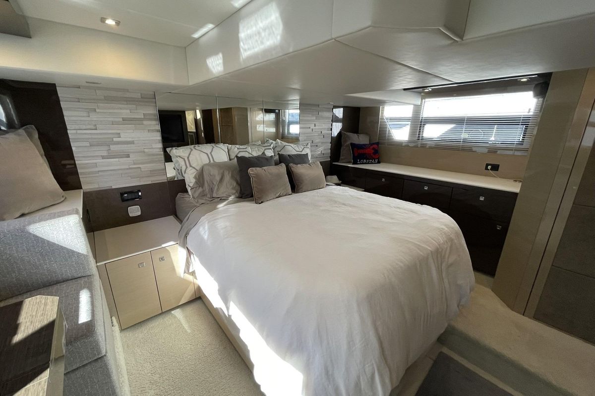 2019 Cruisers Yachts 53 