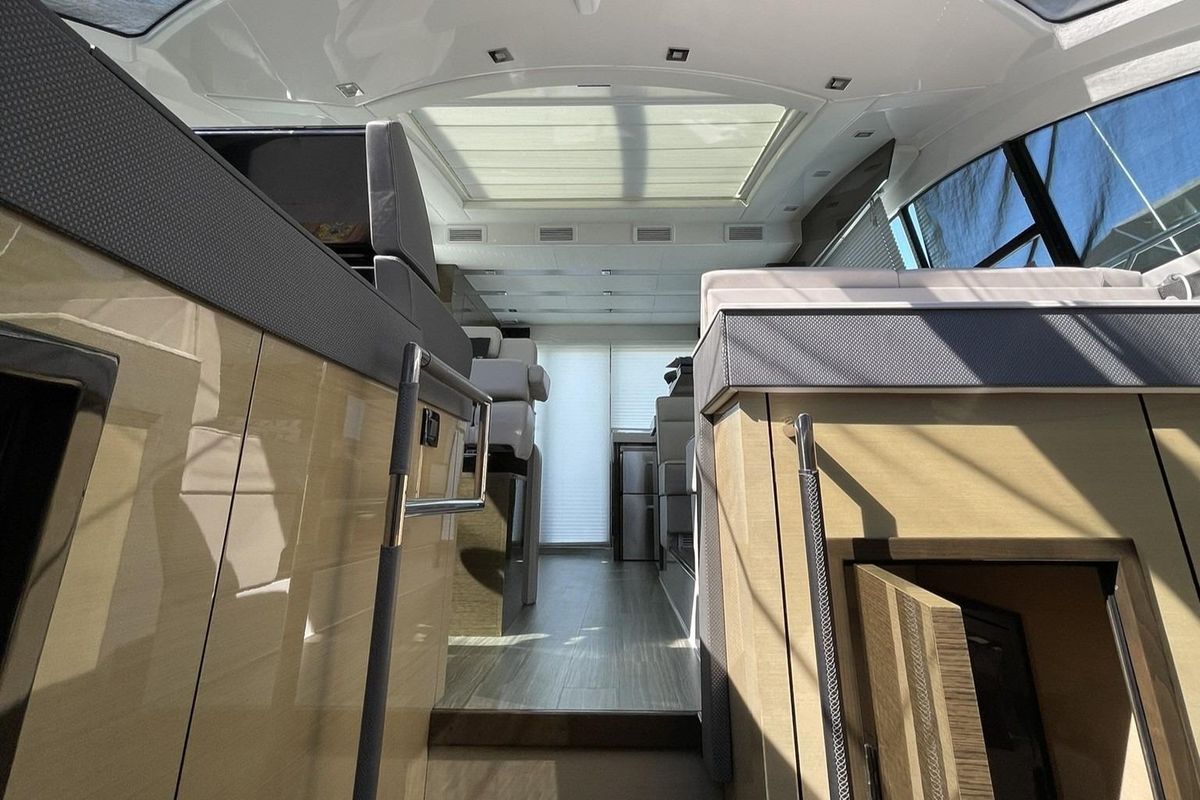 2019 Cruisers Yachts 53 
