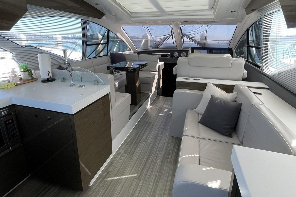 2019 Cruisers Yachts 53 
