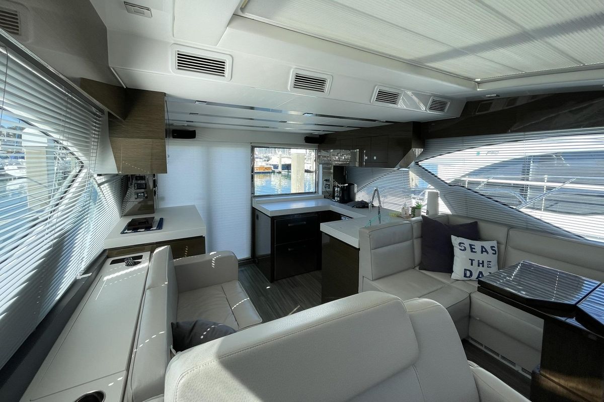 2019 Cruisers Yachts 53 