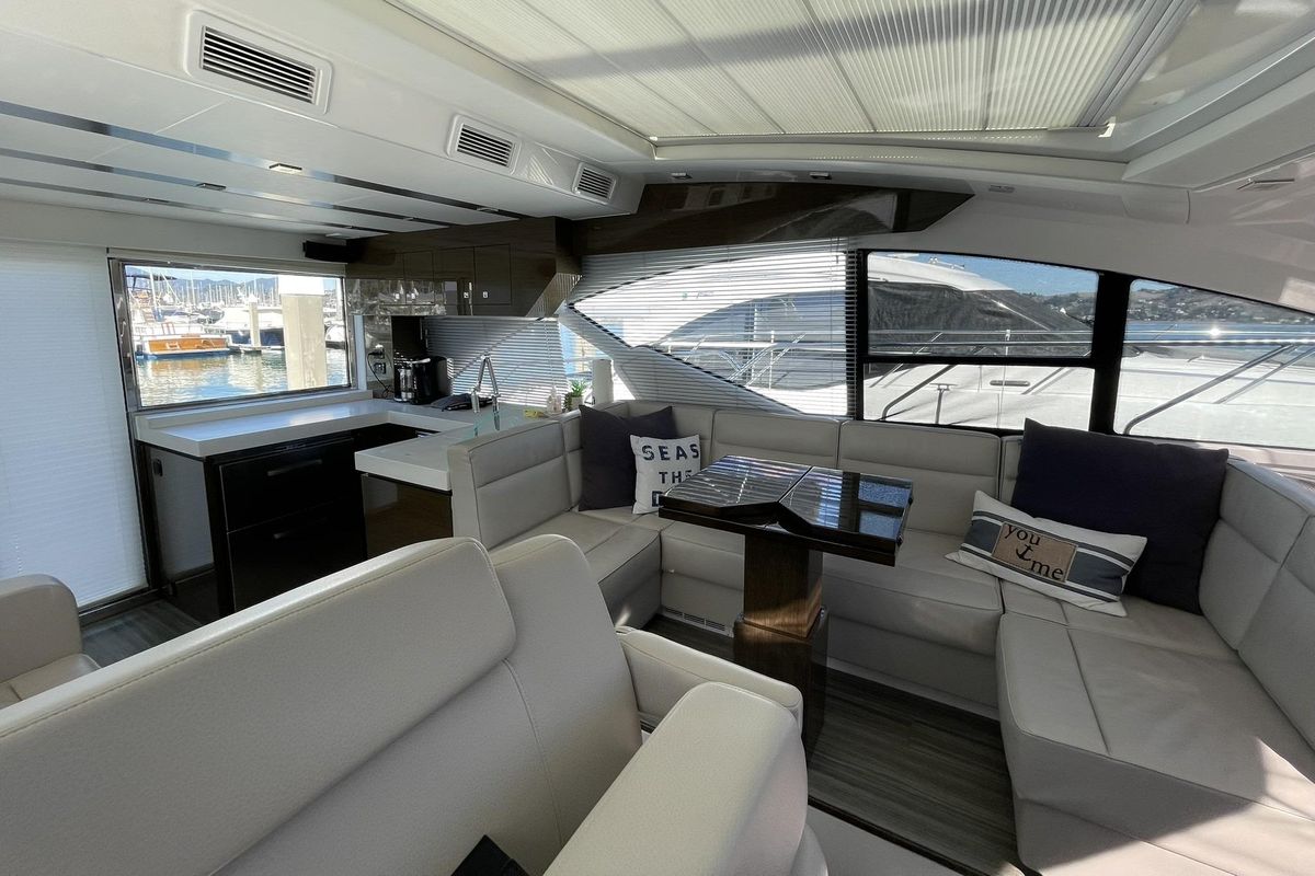 2019 Cruisers Yachts 53 
