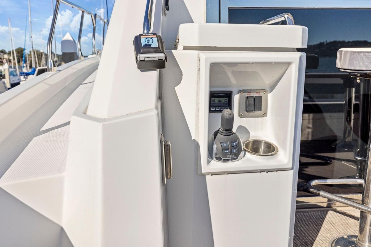 2019 Cruisers Yachts 53 