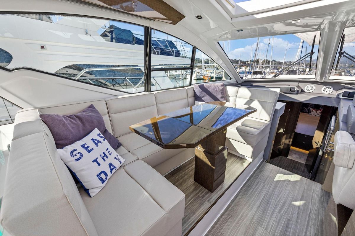 2019 Cruisers Yachts 53 