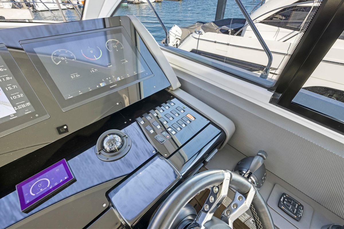 2019 Cruisers Yachts 53 