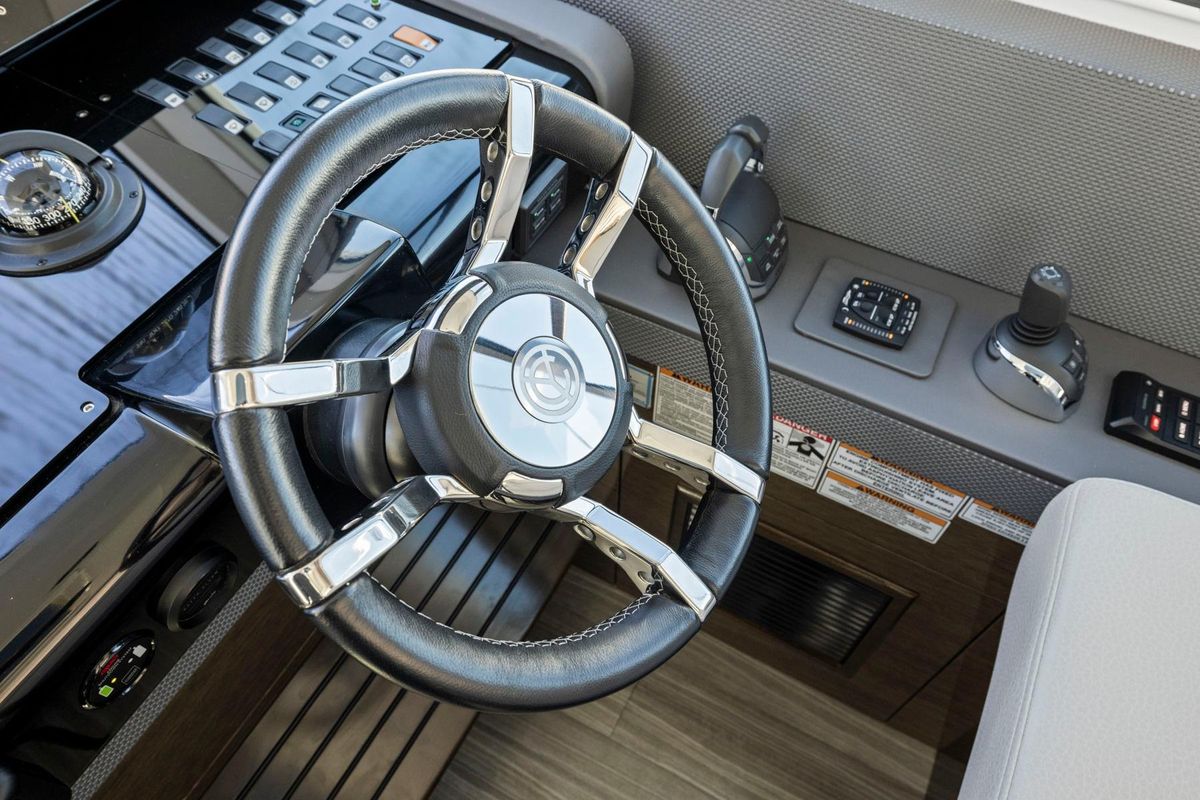 2019 Cruisers Yachts 53 