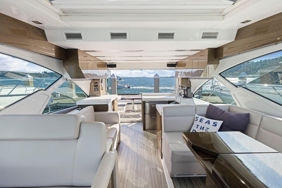 2019 Cruisers Yachts 53 